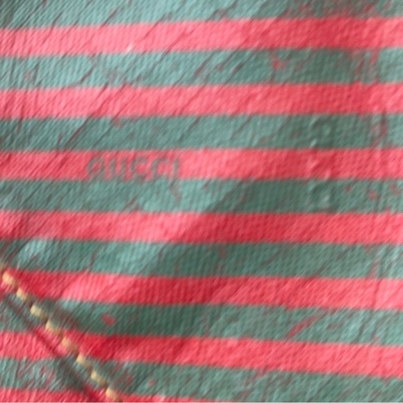 Vintage Gucci Duffle with a zip up bag inside - Picture 4 of 17